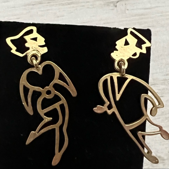 Artisan Vintage Gold Tone Eclectic Man and Woman Earrings - Picture 3 of 11